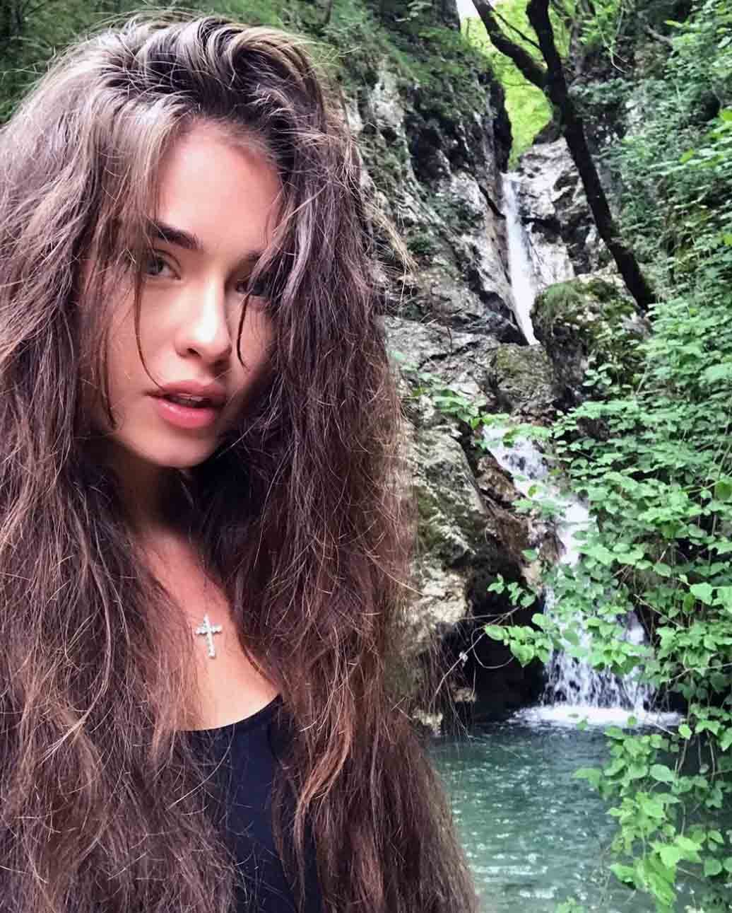 la plus belle fille du monde 2022